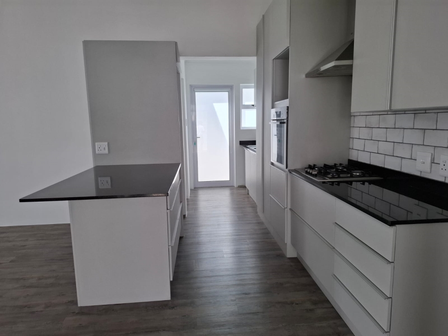 2 Bedroom Property for Sale in Sandbaai Western Cape